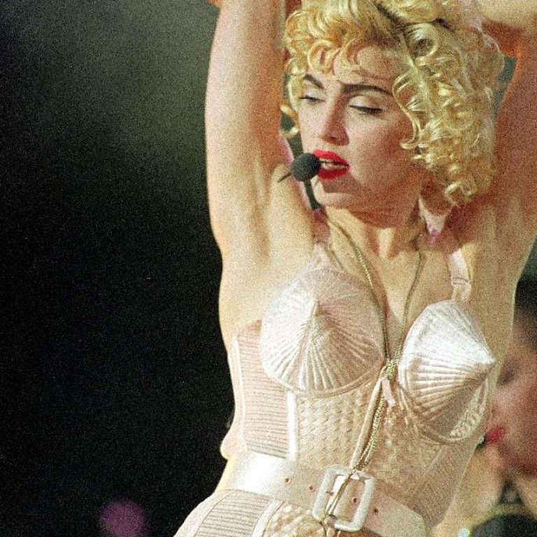 How to fit your Marilyn Monroe inspired bullet bra correctly