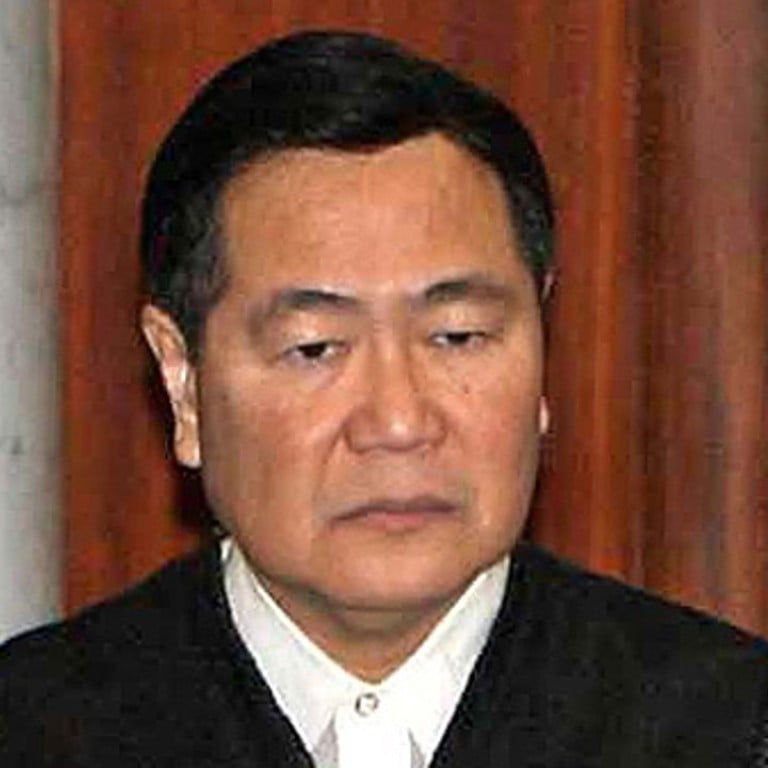 Justice carpio outlet