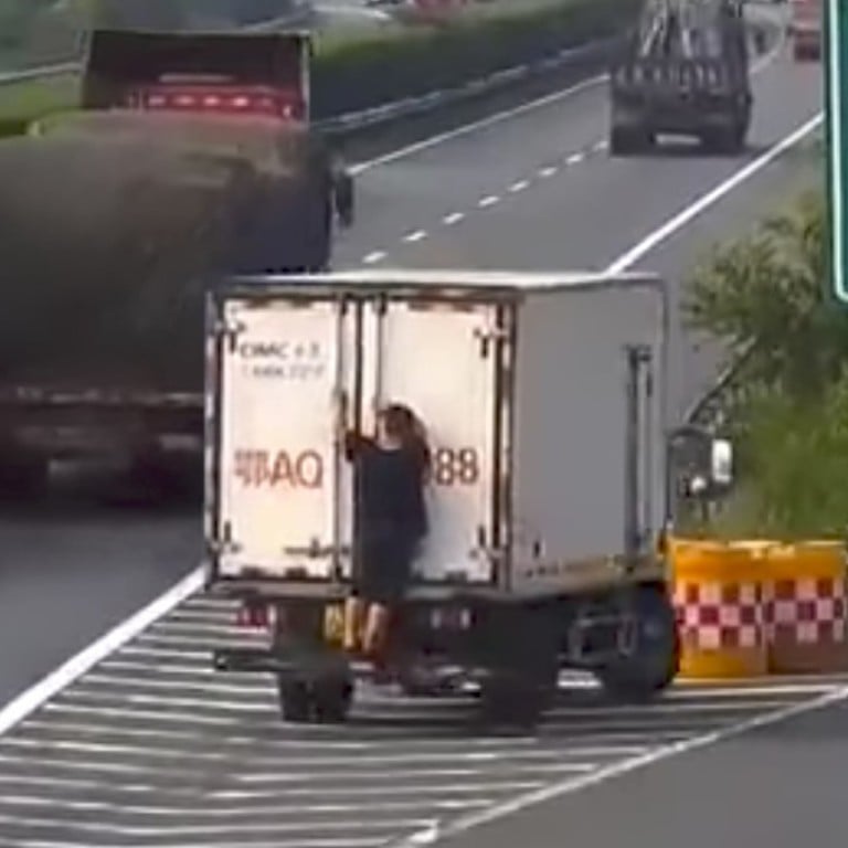 How to evade traffic cameras Chinese driver and pal show you a