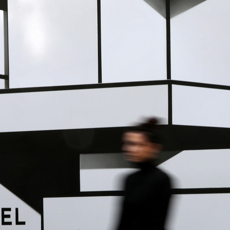 Chanel says no to online clothing sales – for now