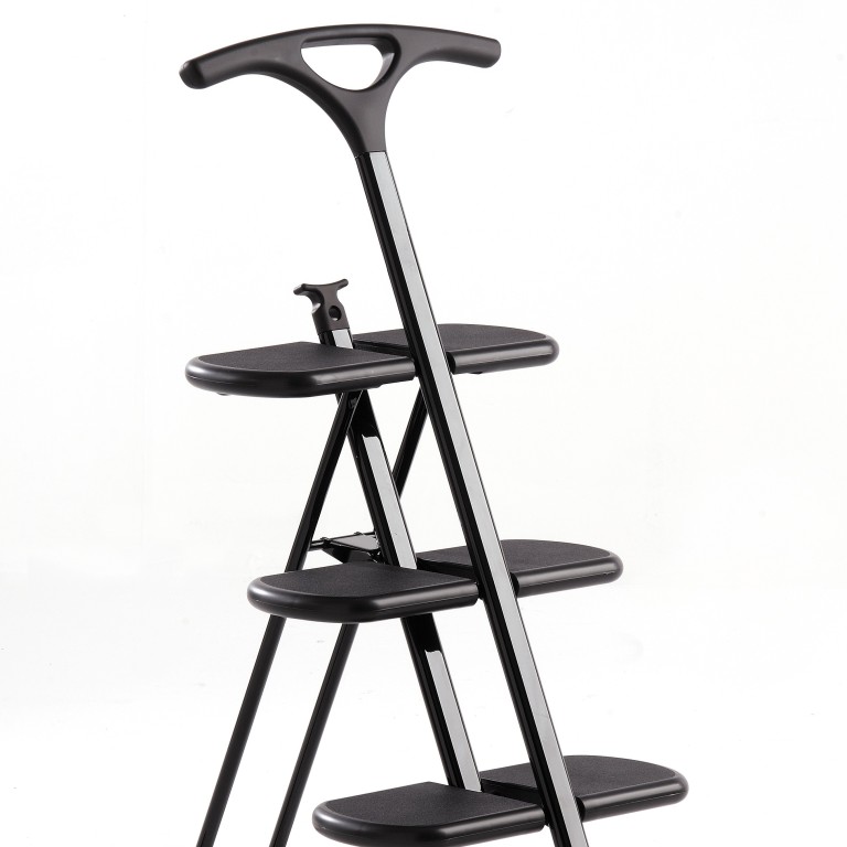 Six valet stands to help you keep your room in order South China