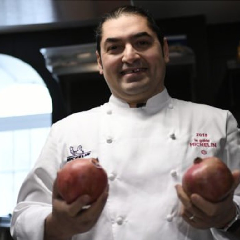 Lebanese chef Alan Geaam poses in his restaurant ‘Alan Geaam’ on February 7, 2018 after he received a single star from the Michelin guide for his restaurant in Paris. Photo: AFP / STEPHANE DE SAKUTIN