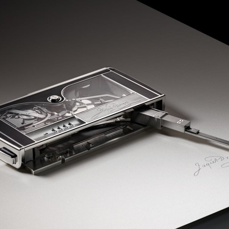 Together, 585 parts operate within an extremely complex mechanism entirely assembled and finished by hand.