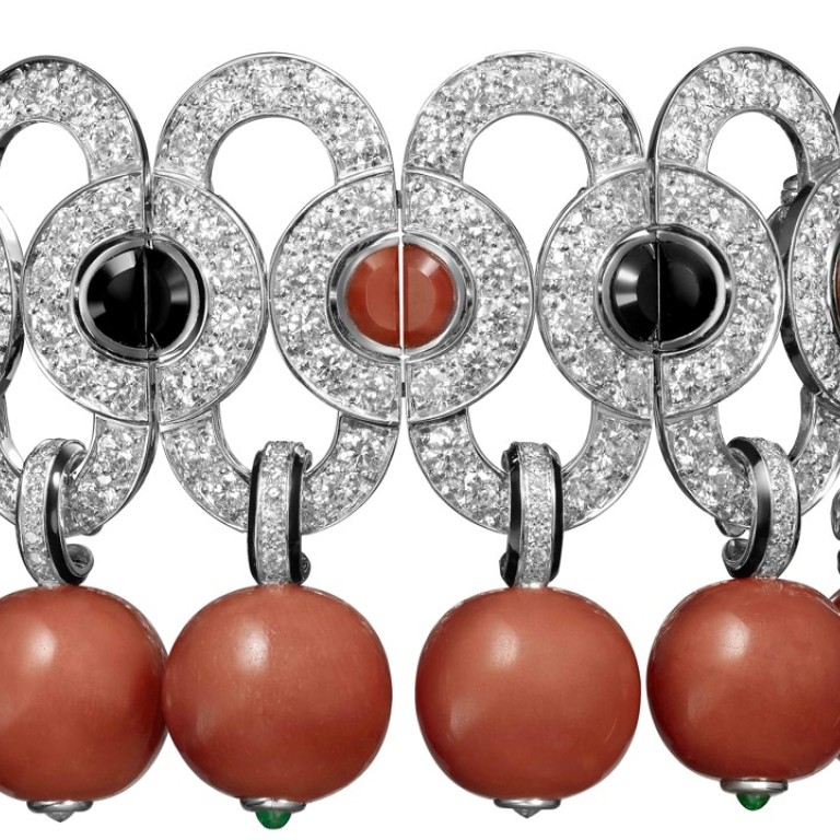Cartier Etourdissant High Jewellery Flamboyant bracelet – Platinum, 14 coral beads totalling 133.68ct, coral, onyx, round-cut emeralds and brilliant-cut diamonds