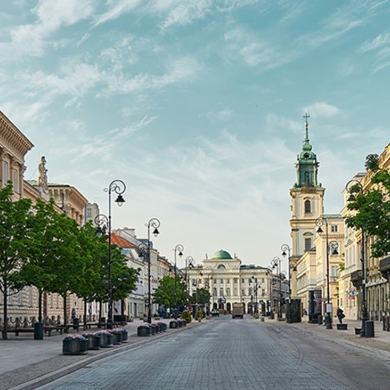The Royal Route in Warsaw, on which where the Raffles Europejski Warsaw is situated, offers views of the Old Town, the Presidential Palace and the Saxon Gardens.