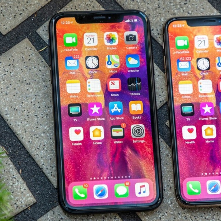 The 6.1-inch iPhone XR (left) is a bit larger than the 5.8-inch iPhone XS. Photo: The Washington Post