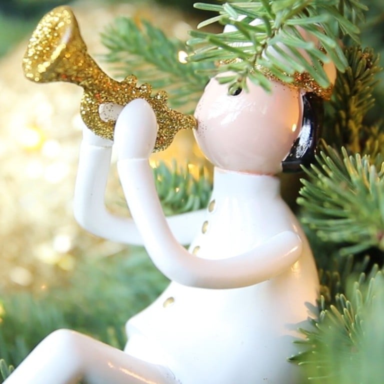 Decorating your Christmas tree can be a fun exercise for the whole family.