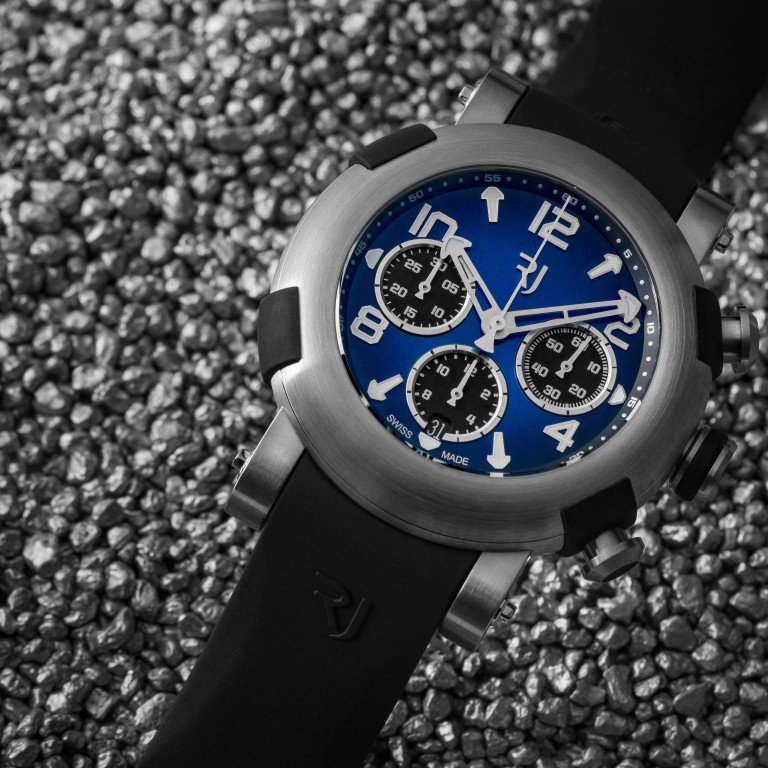 Four rubber bumpers around the case match the composite material of the lugs in RJ’s new ARRAW collection, available for both men and women.