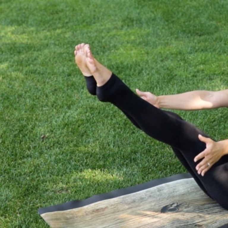 Nealy Fischer’s easy exercises can help women melt away their muffin-top – that unwanted layer of fat that can often be seen above the waistline of trousers, skirts or other tight clothing. Photo and video: Nealy Fischer