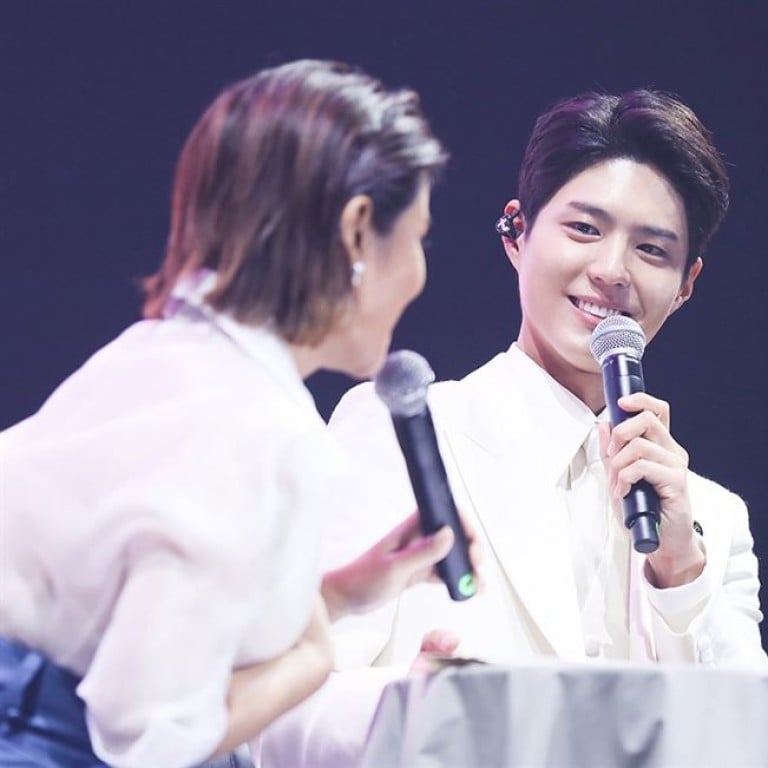 South Korean actor Park Bo-gum (right) sang songs in Thai, played piano, danced and discussed his acting career with fans in Bangkok on Saturday, as part of his current ‘meet-the-fans’ Asian tour.