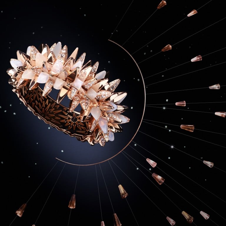 For Les Galaxies de Cartier collection, the serti vibrant (trembling setting) technique is used to animate the stones, turning them into glittering stars.