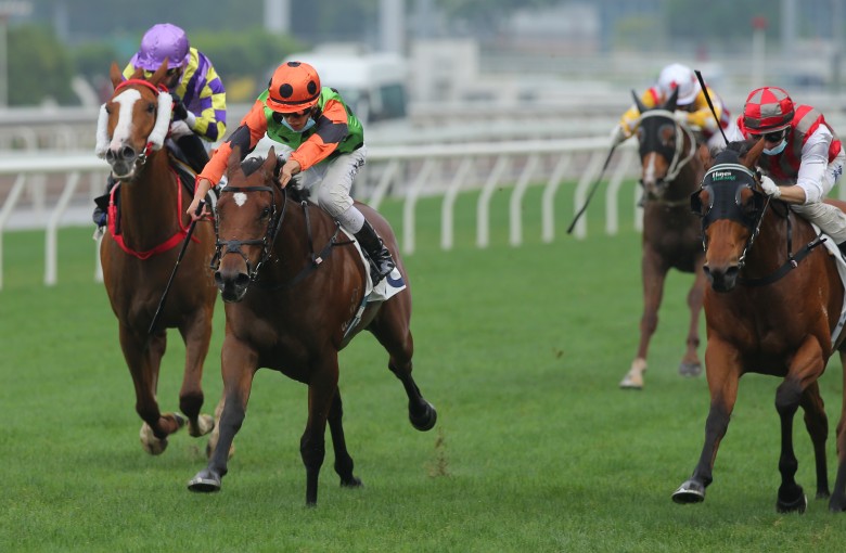 Vincent Ho goes for home on Carroll Street to win at Sha Tin on Saturday. Photos: Kenneth Chan 