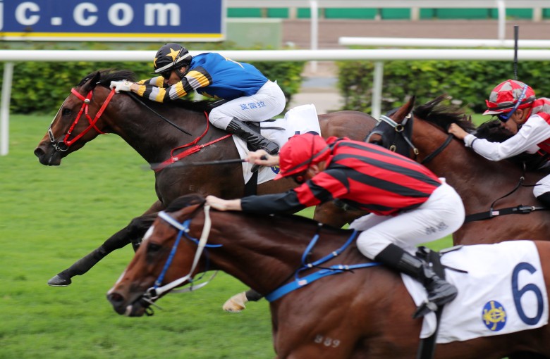 Power Koepp (far side) and Joao Moreira just hold off Seven Heavens to win at Sha Tin. Photo: Kenneth Chan
