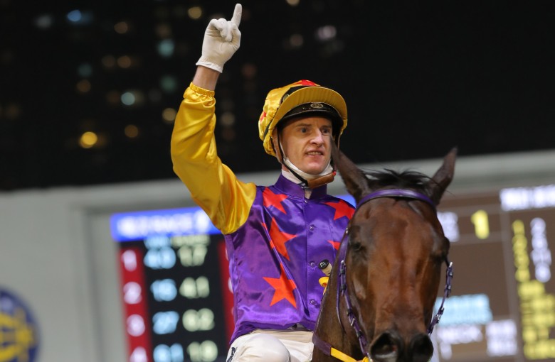 Zac Purton celebrates his record-breaking win at Happy Valley last night. Photos: Kenneth Chan