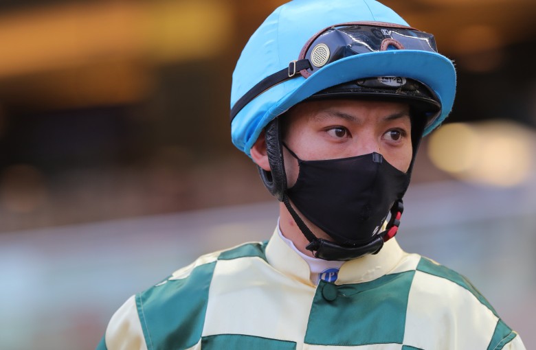 Matthew Chadwick honours his commitment to ride Rewarding Together in Wednesday night’s Class Two Glasgow Handicap (1,200m) at Happy Valley. Photo: Kenneth Chan