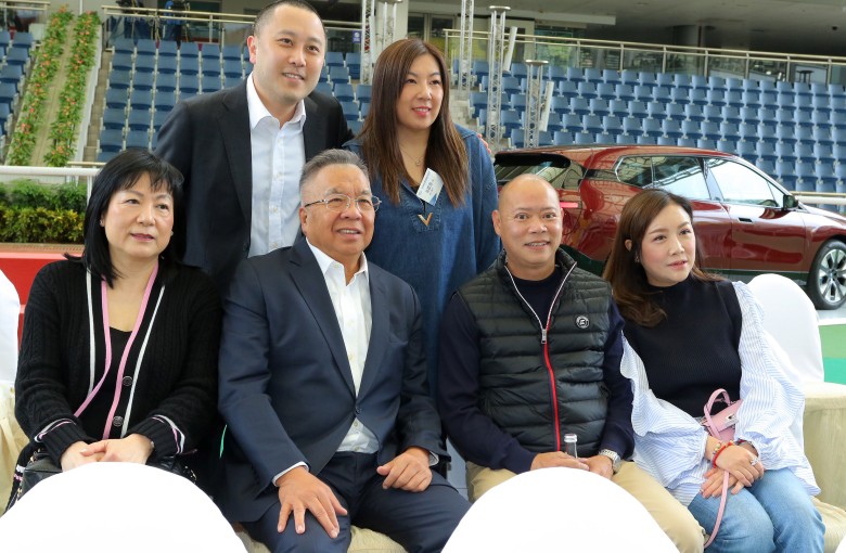 The Wong family - with Janice back right and Matthew second from left at the front - and trainer Chris So (second from right at the front) at the Hong Kong Derby barrier draw. Photos: Kenneth Chan