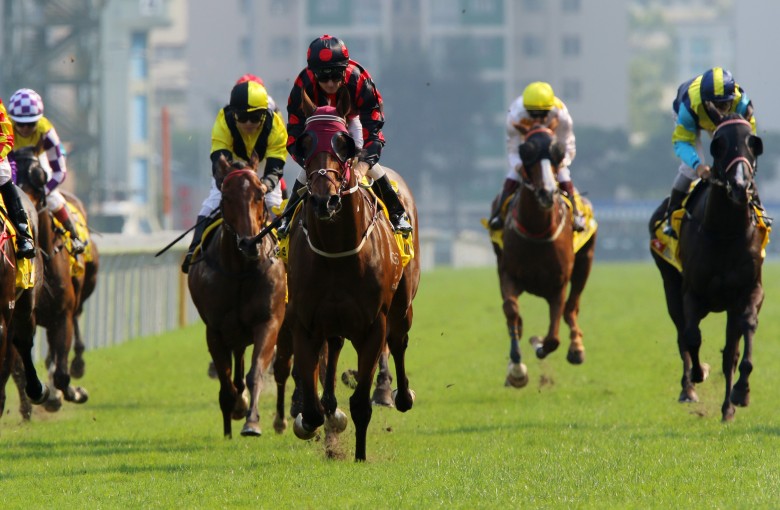 Good Standing (middle) wins the Hong Kong Macau Trophy at Sha Tin in 2019. Photos: Kenneth Chan