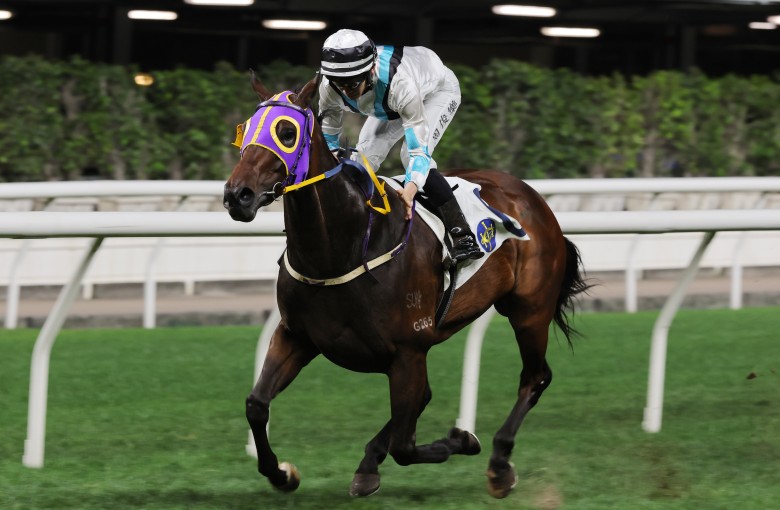 Son Pak Fu becomes first galloper to win four in a row at Happy