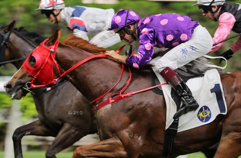 Hugh Bowman takes out Wednesday night’s opener aboard Superb Move. Photo: Kenneth Chan