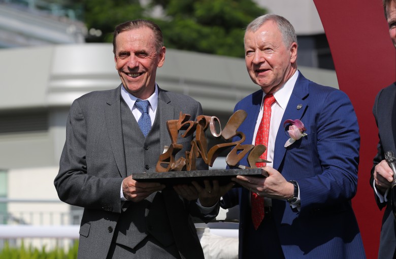 Trainer John Size (left) celebrates his 1,500th Hong Kong win with Jockey Club chief executive Winfried Engelbrecht-Bresges. Photo: Kenneth Chan