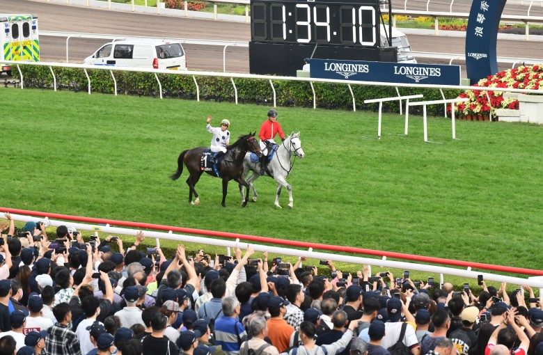 Electric Golden Sixty stuns Sha Tin crowd with spine tingling Hong