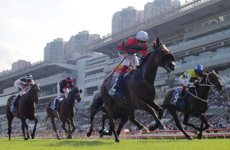 Russian Emperor wins last year’s Group One Champions & Chater Cup (2,400m) under Hugh Bowman. Photo: Kenneth Chan