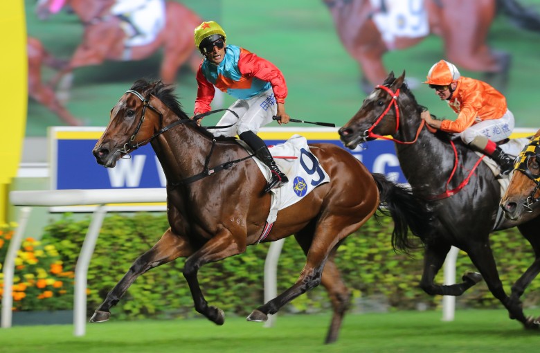 Karis Teetan celebrates as Ka Ying Rising takes out the Group Three Sha Tin Vase (1,200m). Photos: Kenneth Chan
