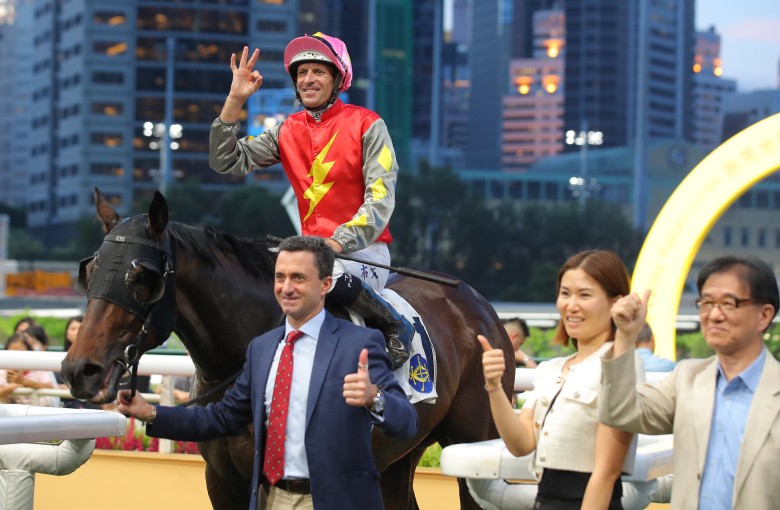 Hugh Bowman, Douglas Whyte and connections celebrate Majestic Knight’s Happy Valley win. Photos: Kenneth Chan