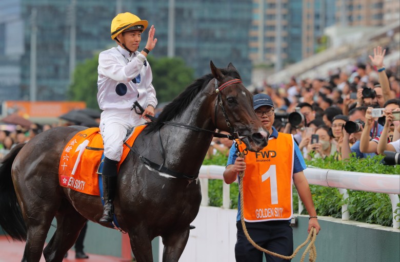 Jockey Vincent Ho waves to fans after Golden Sixty’s last run in April’s Champions Mile. Photos: Kenneth Chan