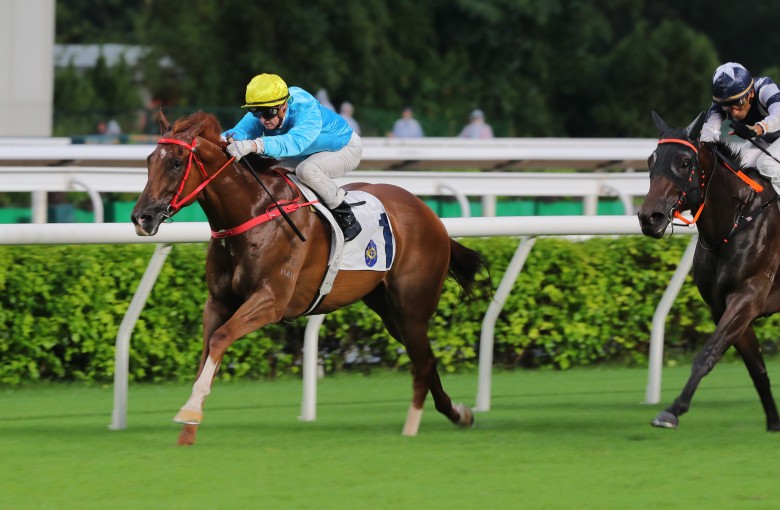 Zac Purton shoots Wunderbar clear en route to an exciting first-up win at Sha Tin. Photos: Kenneth Chan