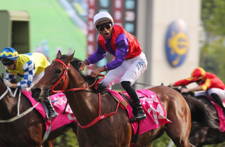 Karis Teetan hollers as Ensued snares Sunday’s Group Three Sa Sa Ladies’ Purse (1,800m). Photos: Kenneth Chan