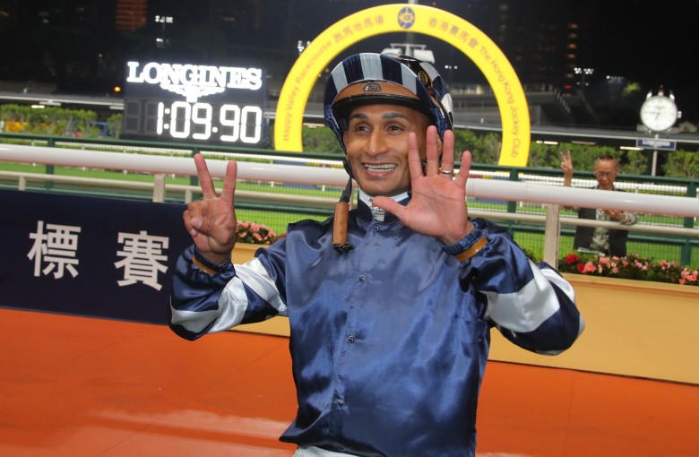 Karis Teetan celebrates his 700th Hong Kong win after booting home Speedstar at Happy Valley. Photos: Kenneth Chan