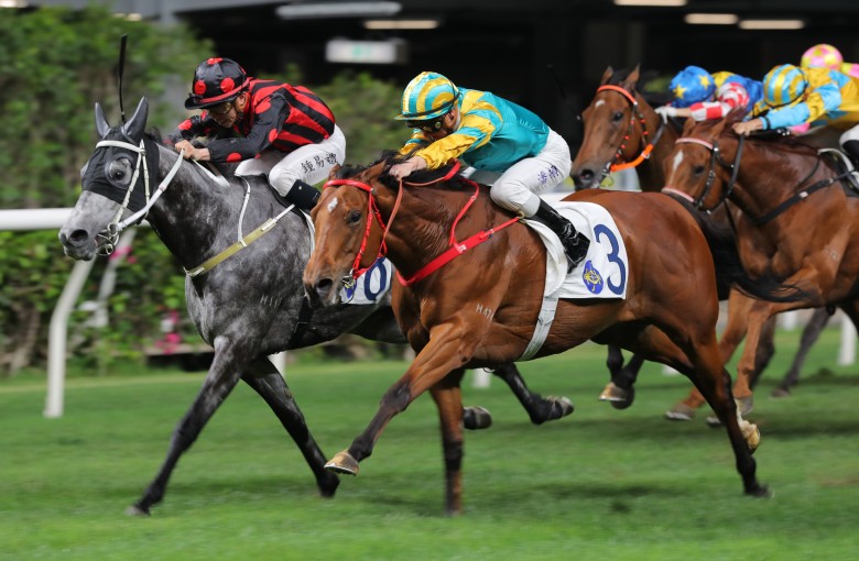Moments In Time (outside) scores under Zac Purton at the Valley last season. Photos: Kenneth Chan