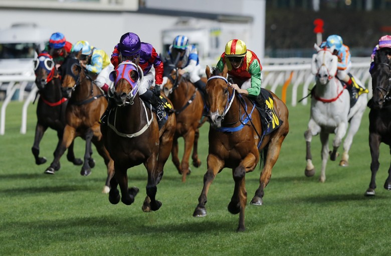 Jumbo Legend (right) nails Fallon in a tight finish at Happy Valley. Photos: Kenneth Chan