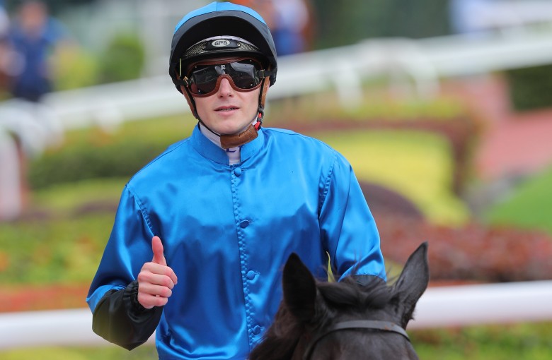 Luke Ferraris gives a thumbs up after winning aboard Dazzling Fit. Photo: Kenneth Chan