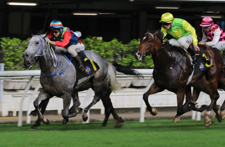 Ellis Wong drives Kaholo Angel home at Happy Valley. Photo: Kenneth Chan