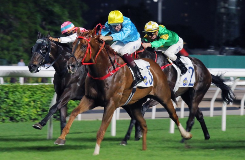 Hugh Bowman guides Wunderbar to his first victory since October. Photos: Kenneth Chan