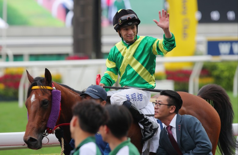 Matthew Chadwick waves to the crowd after winning the Group Three Lion Rock Trophy (1,600m) aboard Pray For Mir. Photo: Kenneth Chan