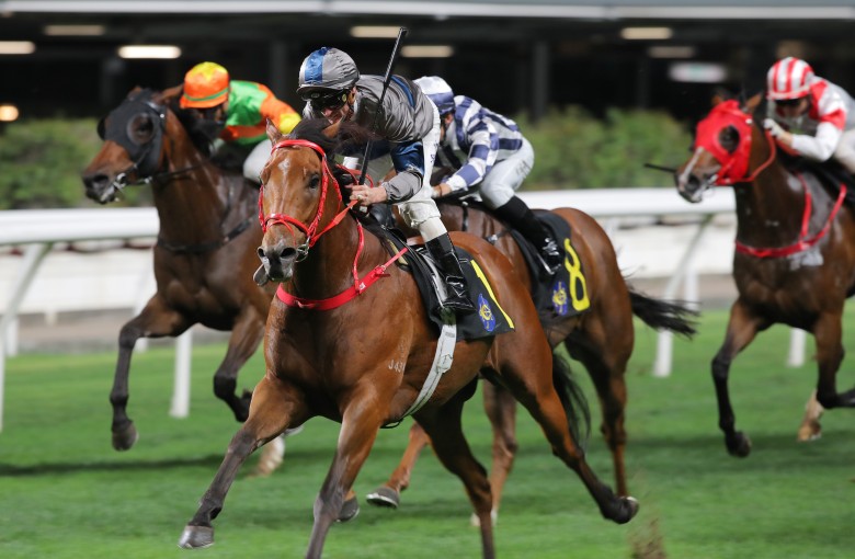 Horsepower steams home under Zac Purton to score at the Valley in April. Photos: Kenneth Chan