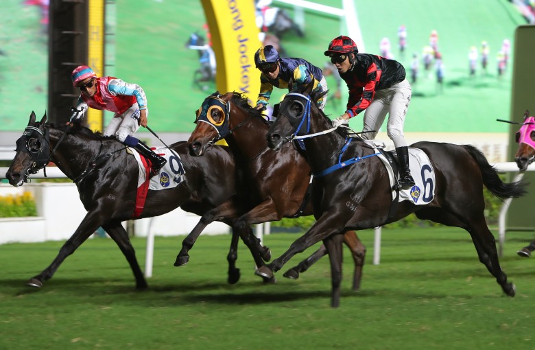 Dancing Code storms home down the outside to win at Sha Tin in July. Photos: Kenneth Chan