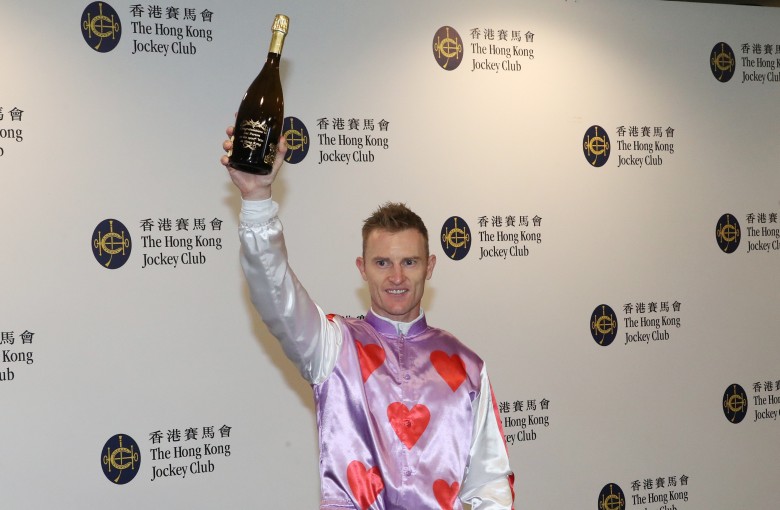 Zac Purton celebrates his 1,900th Hong Kong win. Photos: Kenneth Chan