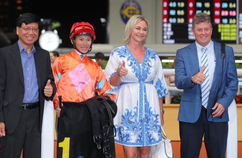 Trainer Brett Crawford (right) celebrates his first Happy Valley winner on Wednesday night. Photos: Kenneth Chan
