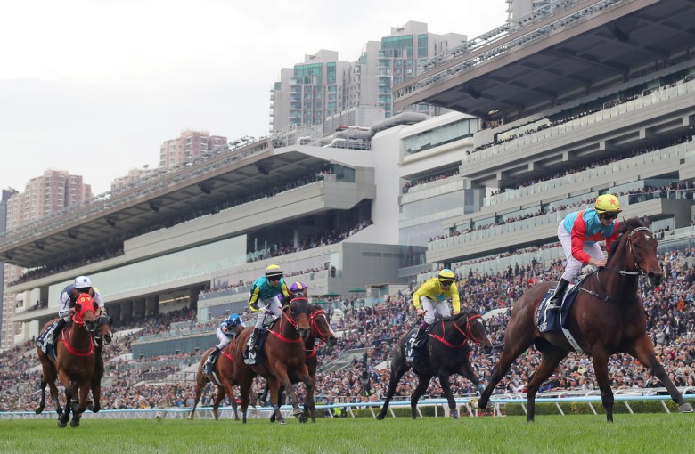 Ka Ying Rising cruises to victory in the Hong Kong Sprint under Zac Purton. Photos: Kenneth Chan