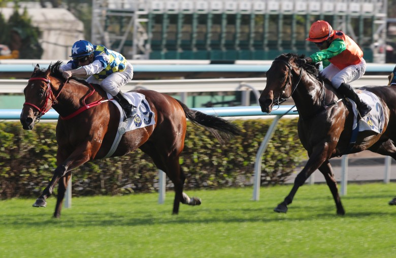Patch Of Stars shoots clear of Invincible Shield to win the Lukfook Jewellery Cup. Photos: Kenneth Chan