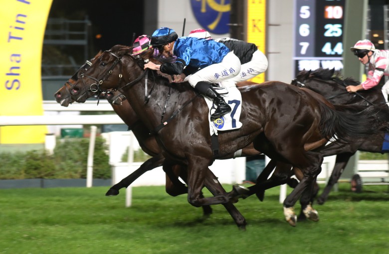 Dazzling Fit gets up on the outside to win a three-way photo finish under James McDonald. Photos: Kenneth Chan