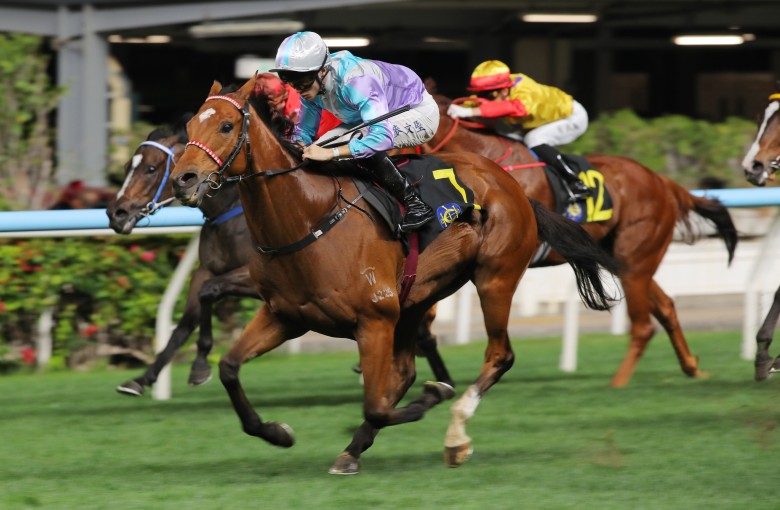 Solid Win, ridden by Dylan Browne McMonagle, triumphs at Happy Valley. Photos: Kenneth Chan.