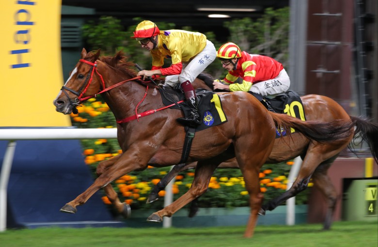 Fantastic Fun, ridden by Hugh Bowman, wins at Happy Valley. Photos: Kenneth Chan