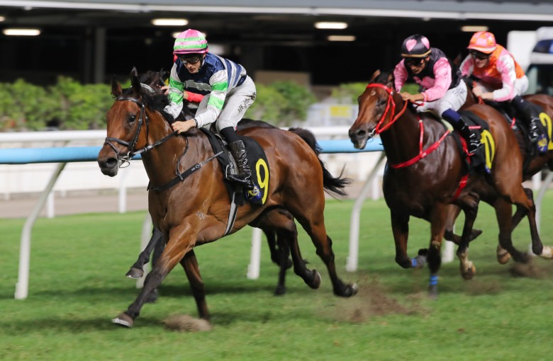 Harry Bentley boots home Packing Angel at Happy Valley. Photos: Kenneth Chan