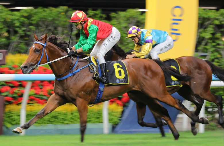 Jumbo Blessing storms home to score under Vincent Ho at the Valley. Photos: Kenneth Chan