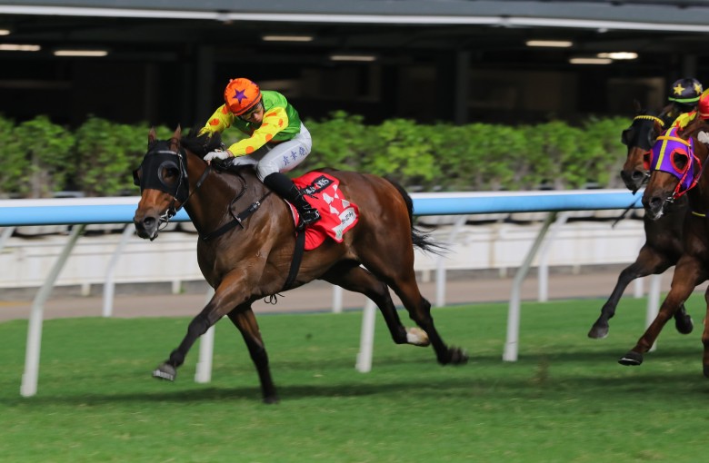 Nichola Yuen guides Prestige Always to victory at Happy Valley. Photos: Kenneth Chan
